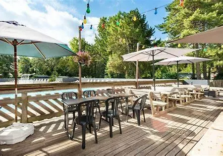 Au Coeur Des Pins Камье